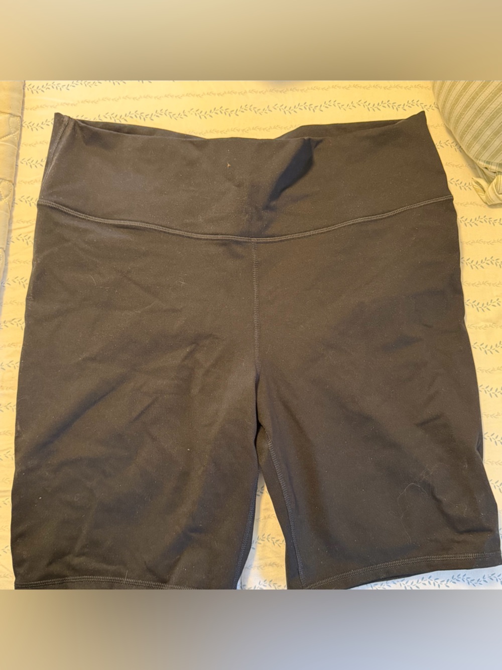Fabletics Women’s Performance shorts (NWT)